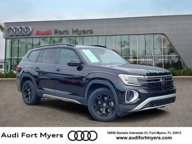 Used 2024 Volkswagen Atlas Peak Edition SE AWD/4WD image 1