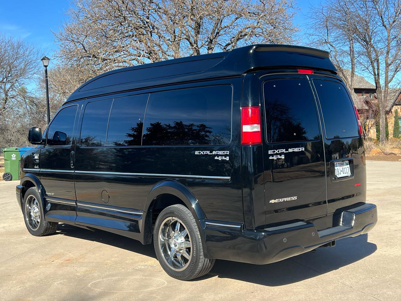 Used 2017 Chevrolet Express 2500 image 8