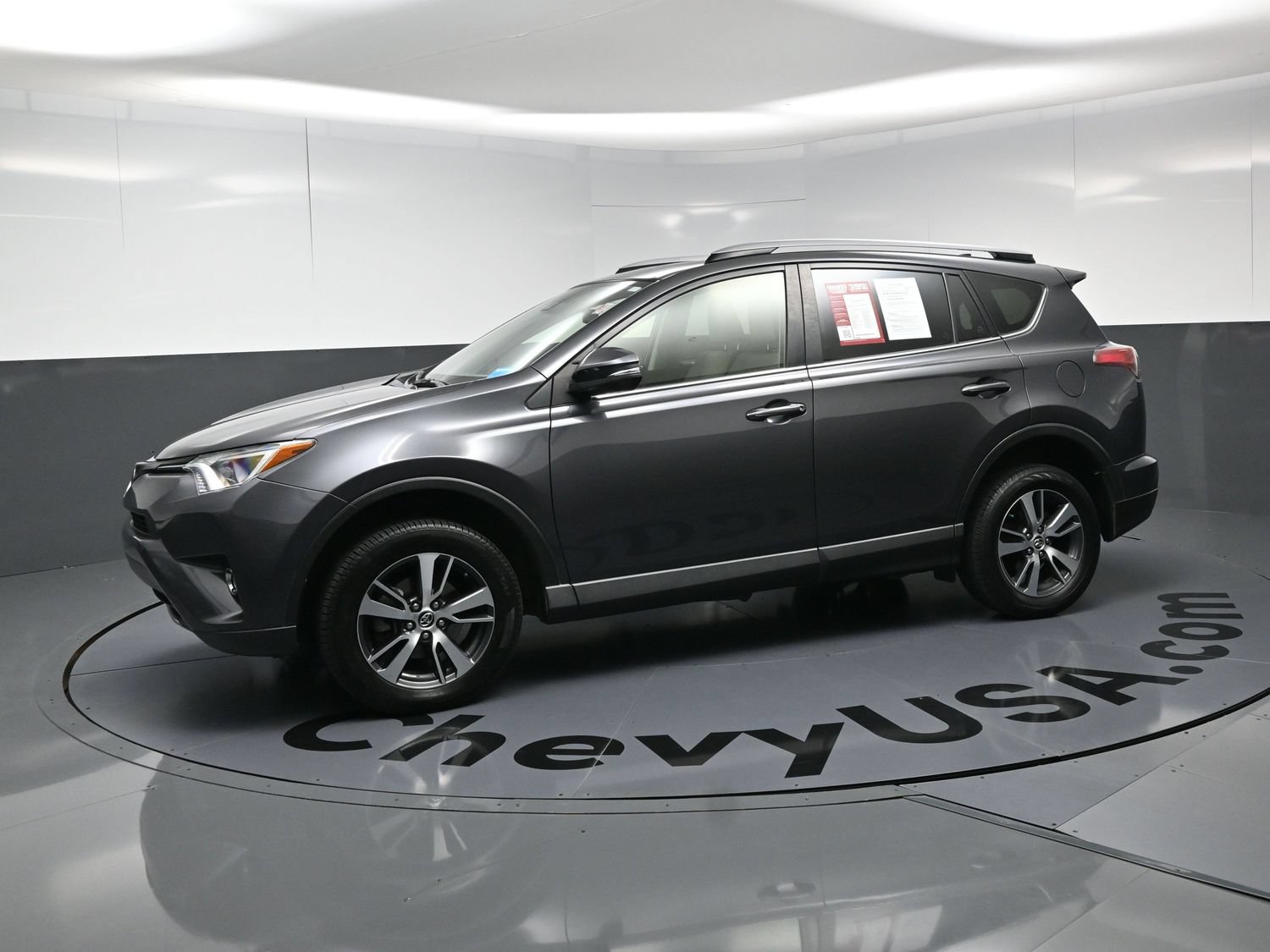 Used 2018 Toyota RAV4 XLE AWD/4WD image 6