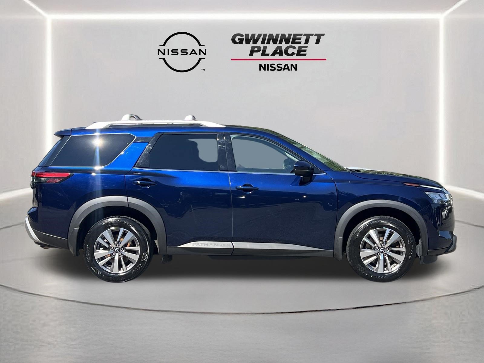Used 2023 Nissan Pathfinder SL AWD/4WD image 25