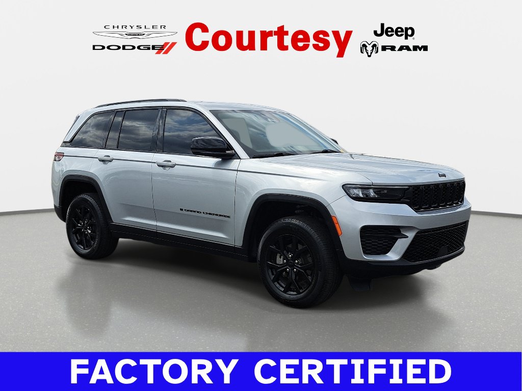 Certified 2025 Jeep Grand Cherokee Altitude AWD/4WD image 1