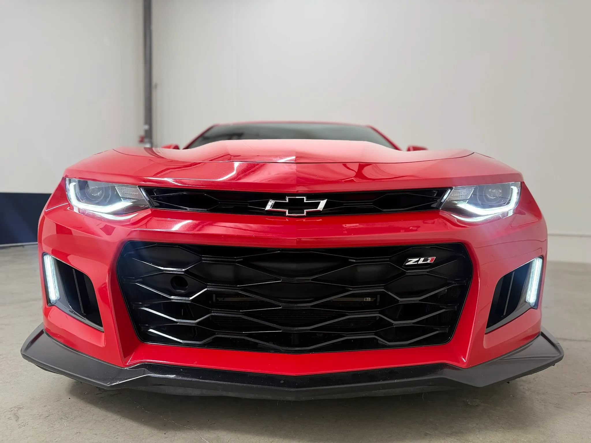 Used 2018 Chevrolet Camaro ZL1 RWD image 4
