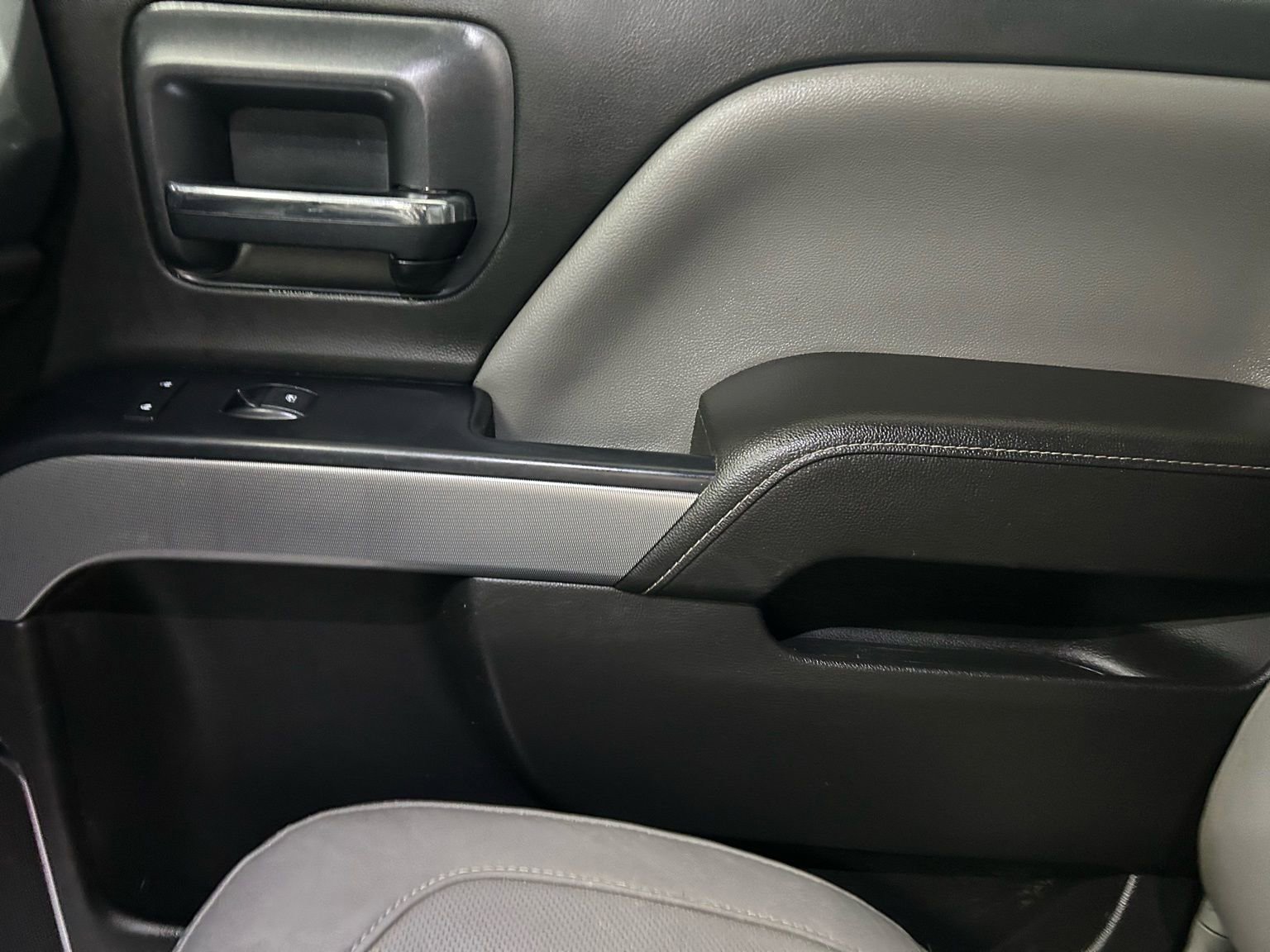 Used 2018 Chevrolet Silverado 1500 LTZ Z71 w/ LTZ Plus Package image 12