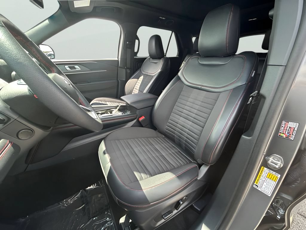 Certified 2025 Ford Explorer ST-Line w/ Premium Package AWD/4WD image 15