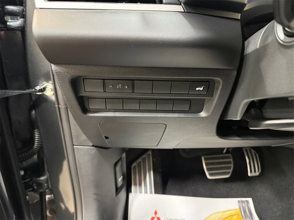 New 2025 Mitsubishi Outlander SEL image 29