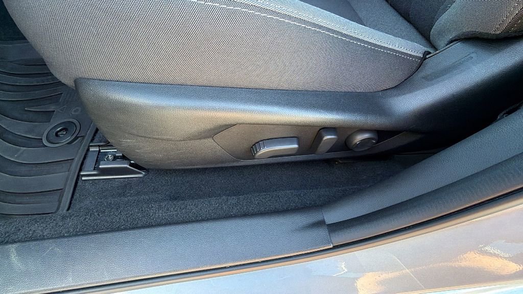 Used 2025 Subaru Crosstrek 2.0i Premium image 21