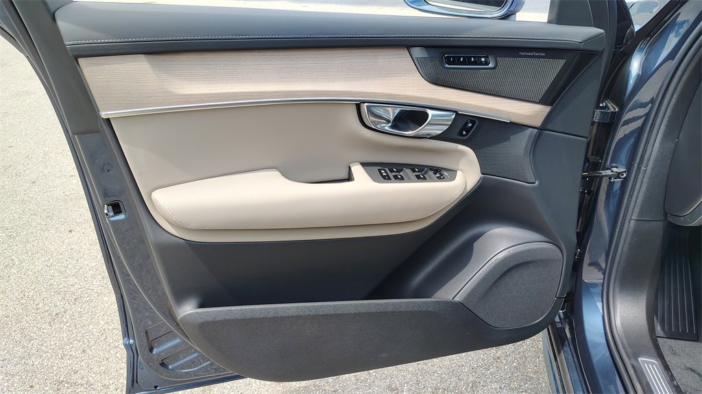 New 2026 Volvo XC90 B6 Plus w/ Protection Package Premier image 9