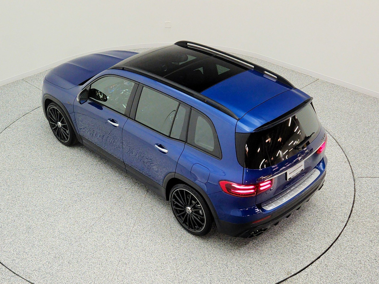 Used 2025 Mercedes-Benz GLB 35 AMG 4MATIC image 29