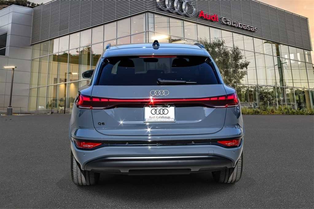 Used 2025 Audi Q6 e-tron Premium w/ Convenience Package image 3