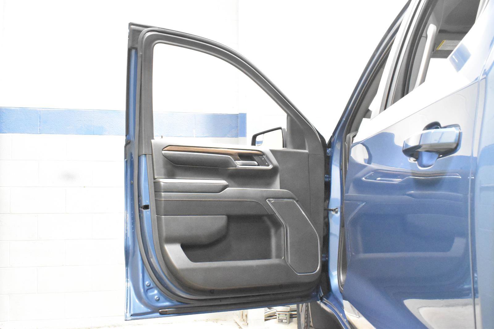 Used 2024 Chevrolet Silverado 1500 LT image 12