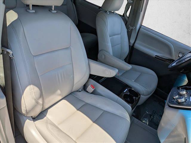 Used 2016 Toyota Sienna XLE FWD image 22