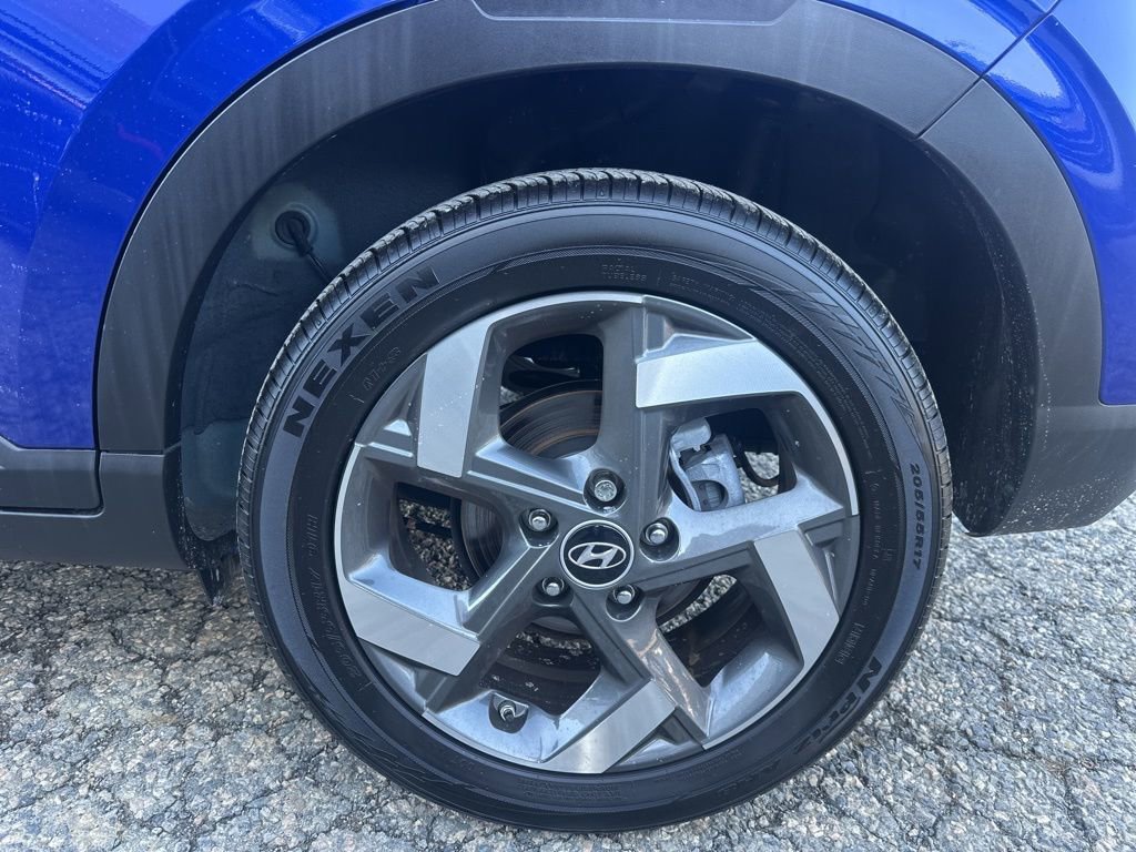 Used 2025 Hyundai Venue Limited image 27