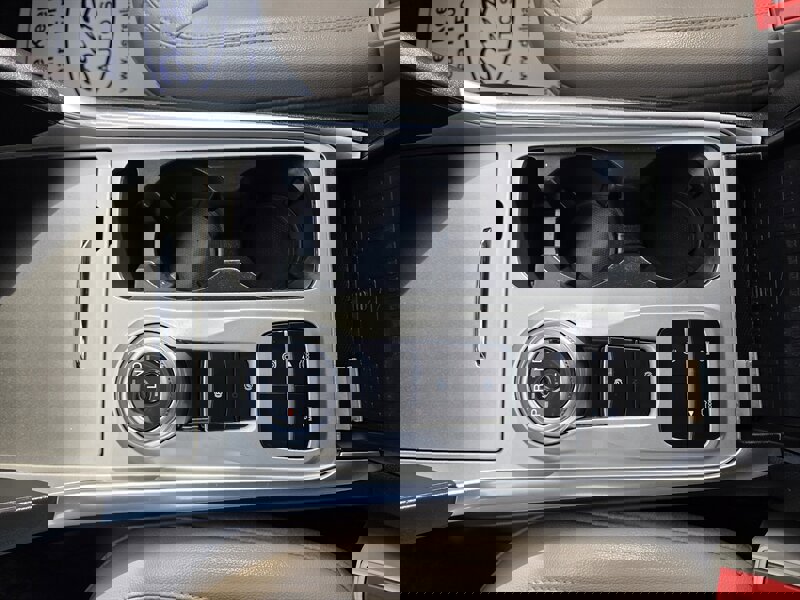 Used 2023 Ford Explorer Limited image 21