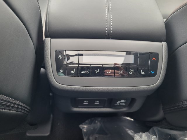 New 2026 Nissan Pathfinder Platinum AWD/4WD image 35