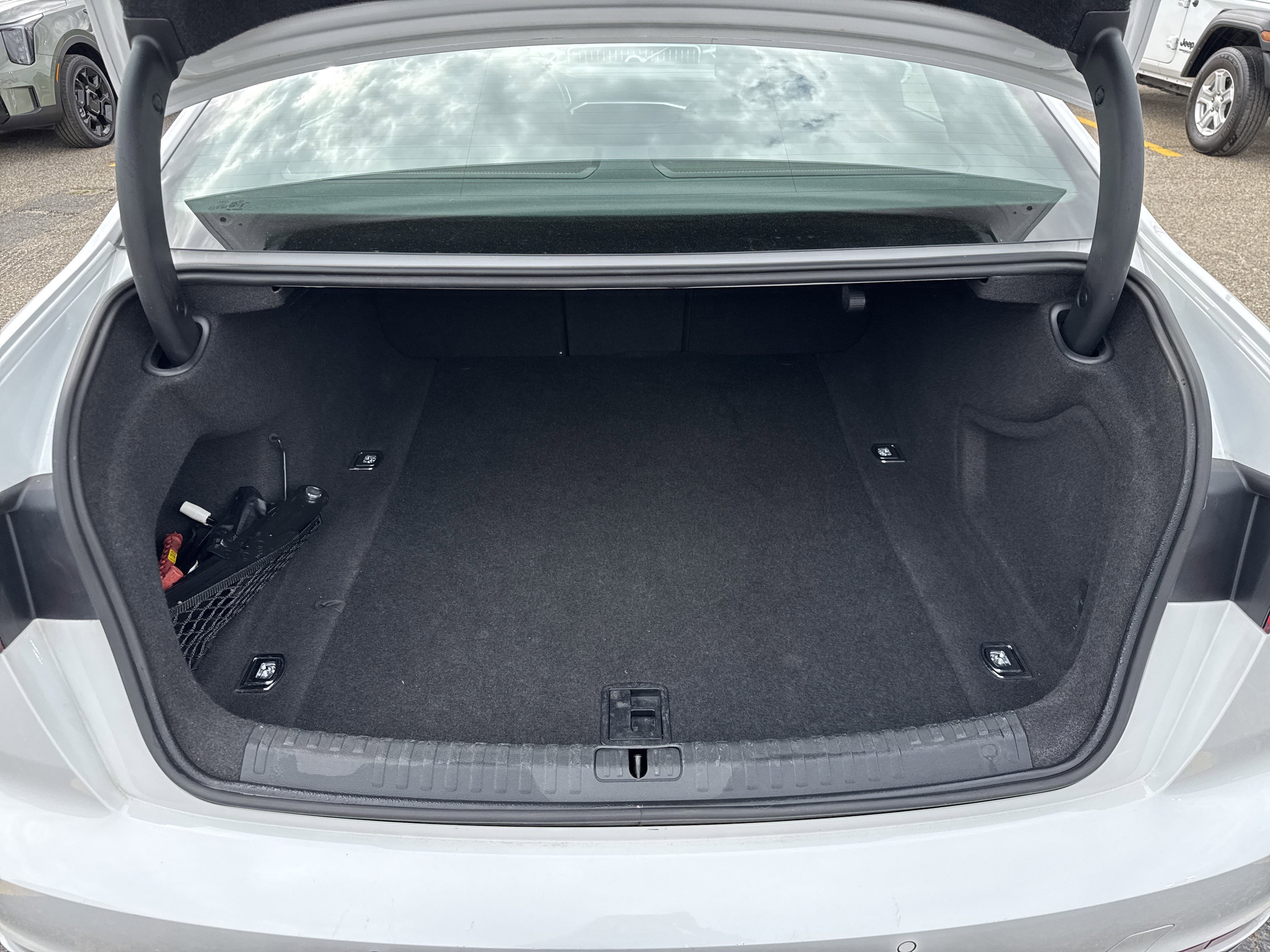 Used 2024 Audi A6 Premium Plus image 8