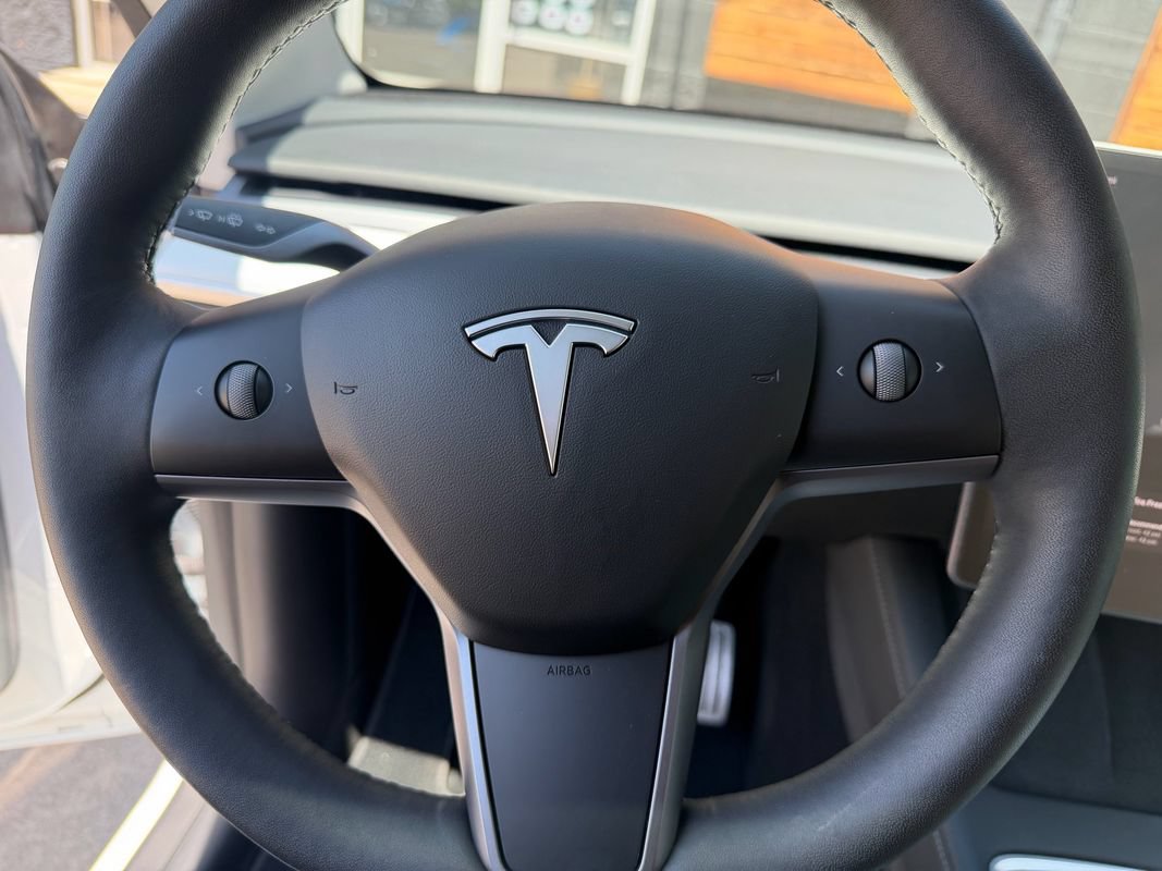 Used 2022 Tesla Model Y Performance AWD/4WD image 31