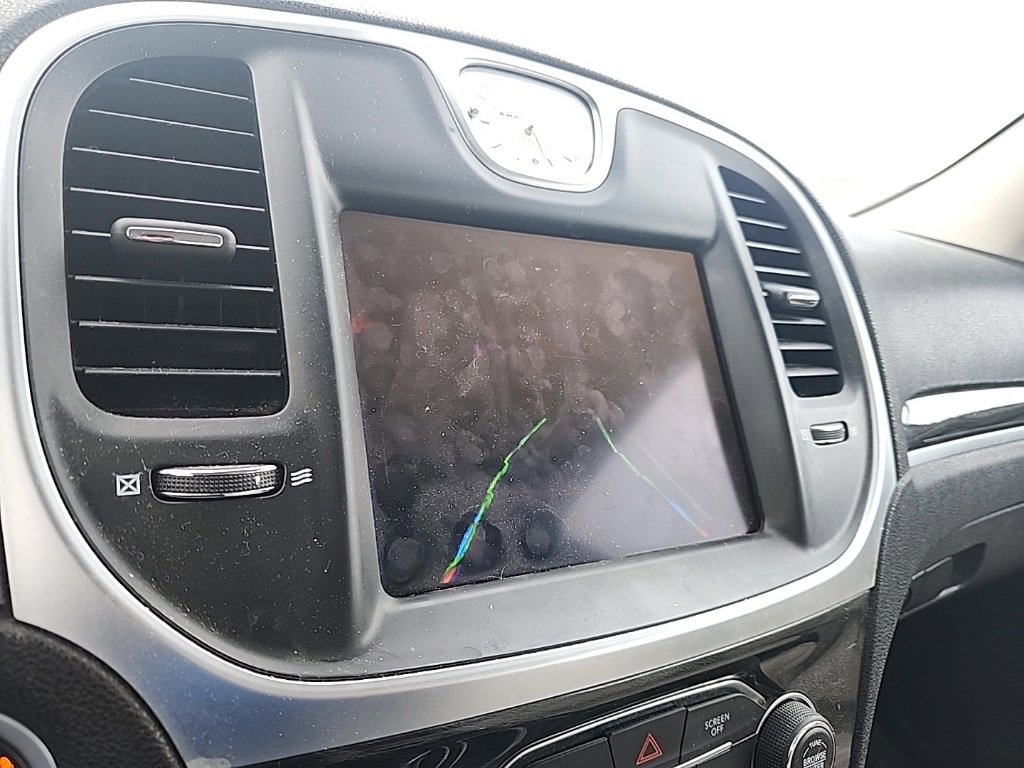 Used 2018 Chrysler 300 Touring L image 5