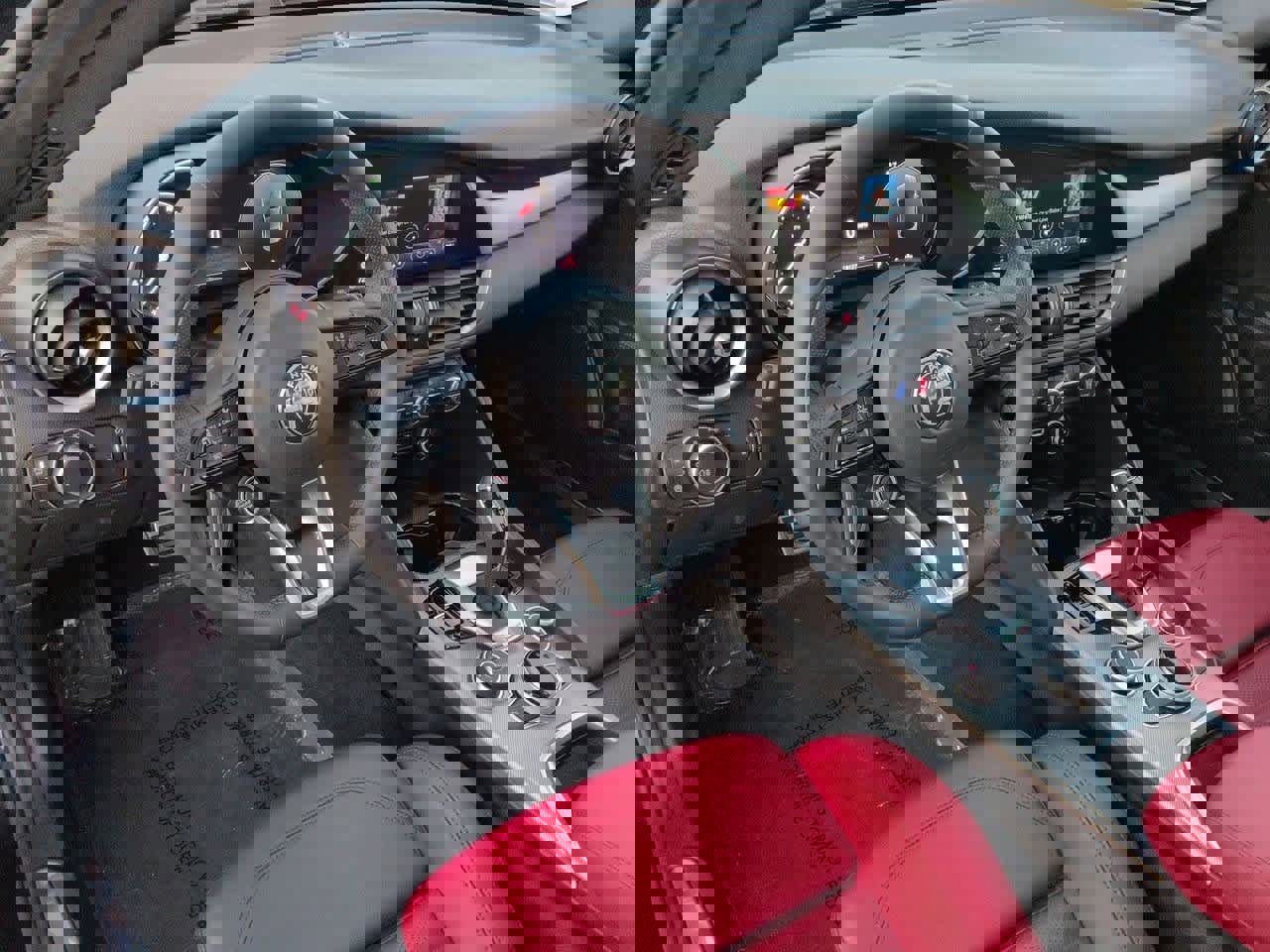 Used 2024 Alfa Romeo Giulia Ti w/ Performance Driving Package image 2