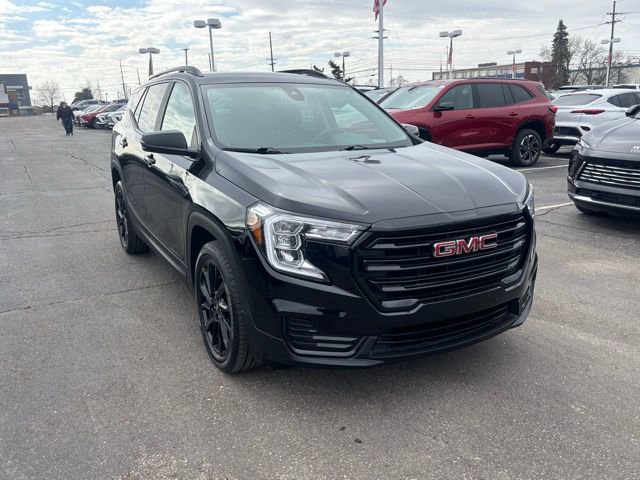 Certified 2023 GMC Terrain SLE w/ Driver Convenience Package image 3