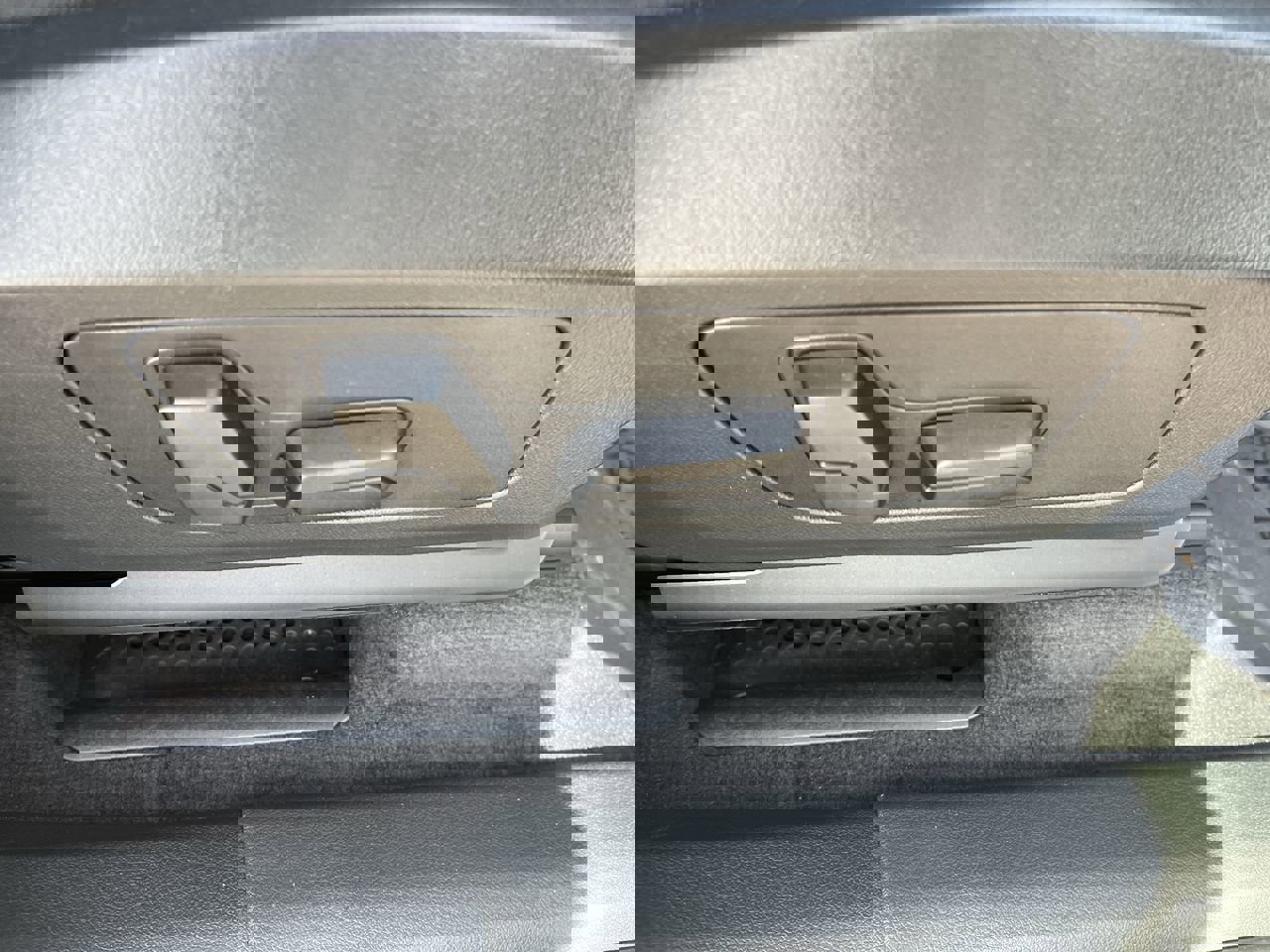 Used 2025 BMW X1 xDrive28i w/ Technology Package image 38