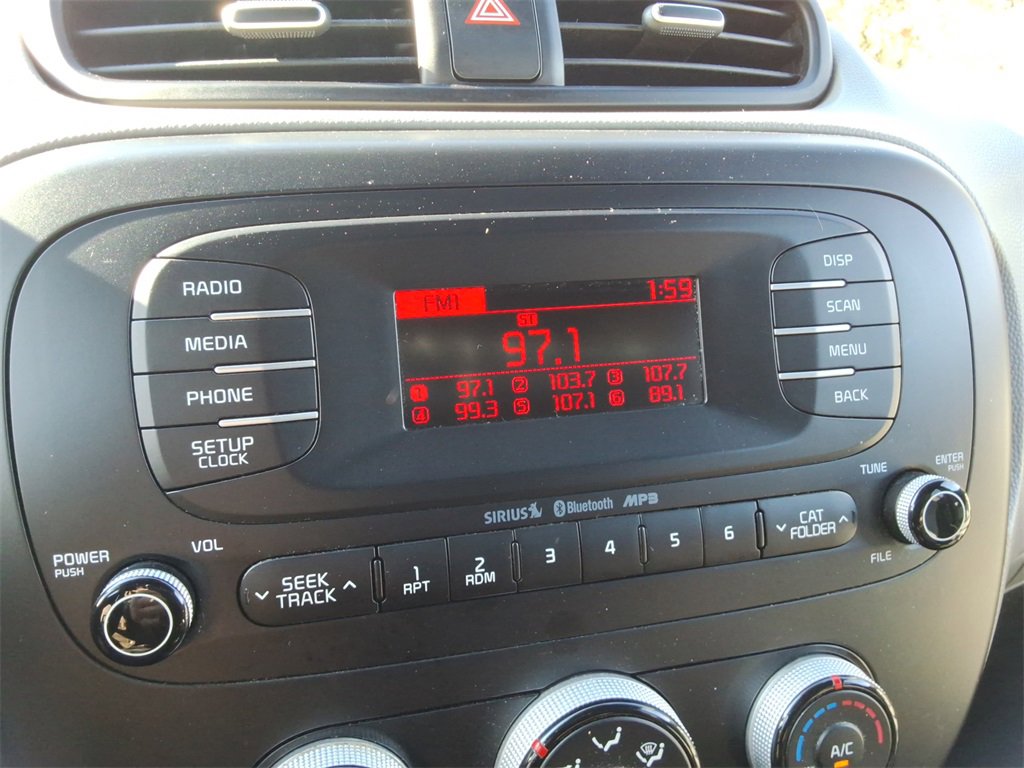 Used 2015 Kia Soul image 29