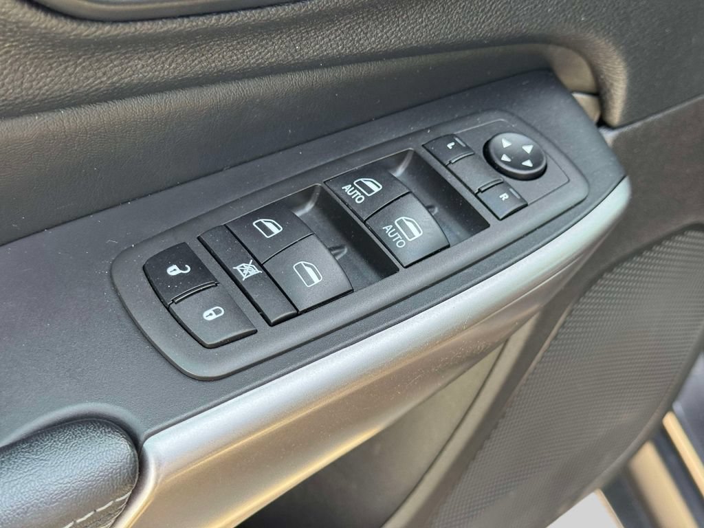 Used 2021 Jeep Cherokee Limited w/ Elite Package AWD/4WD image 16