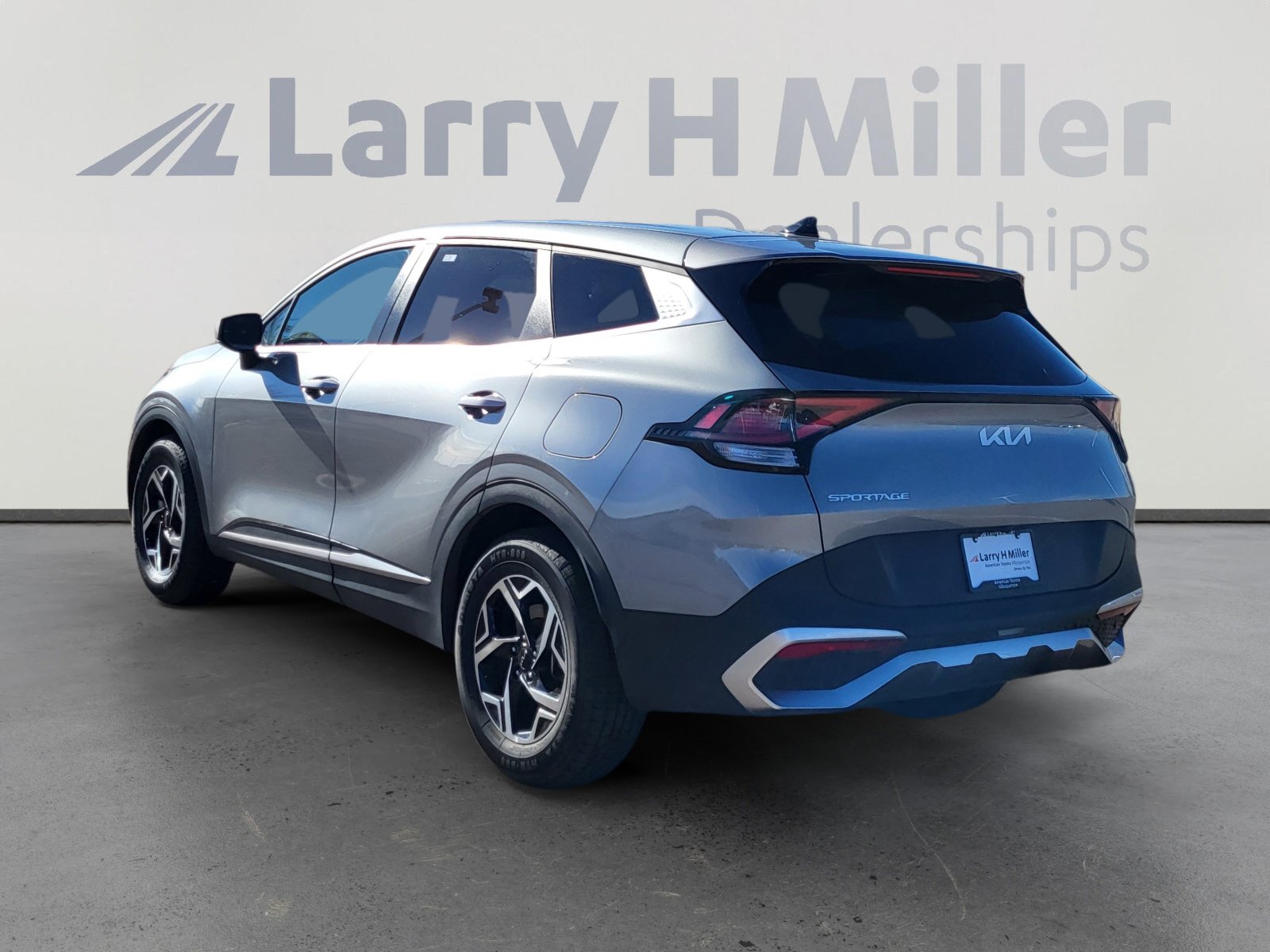 Used 2024 Kia Sportage LX image 3