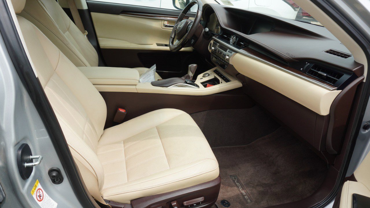 Used 2017 Lexus ES 350 w/ Luxury Package FWD image 8