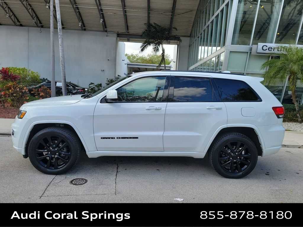 Used 2019 Jeep Grand Cherokee Altitude AWD/4WD image 11