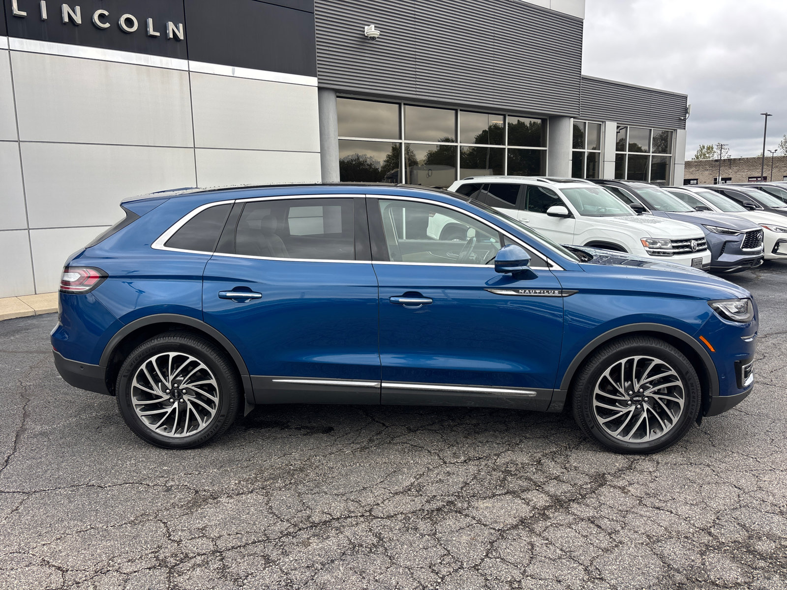 Used 2020 Lincoln Nautilus Reserve w/ Equipment Group 201A AWD/4WD image 8