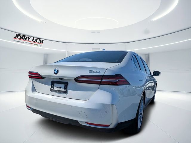 Used 2025 BMW 530i image 3