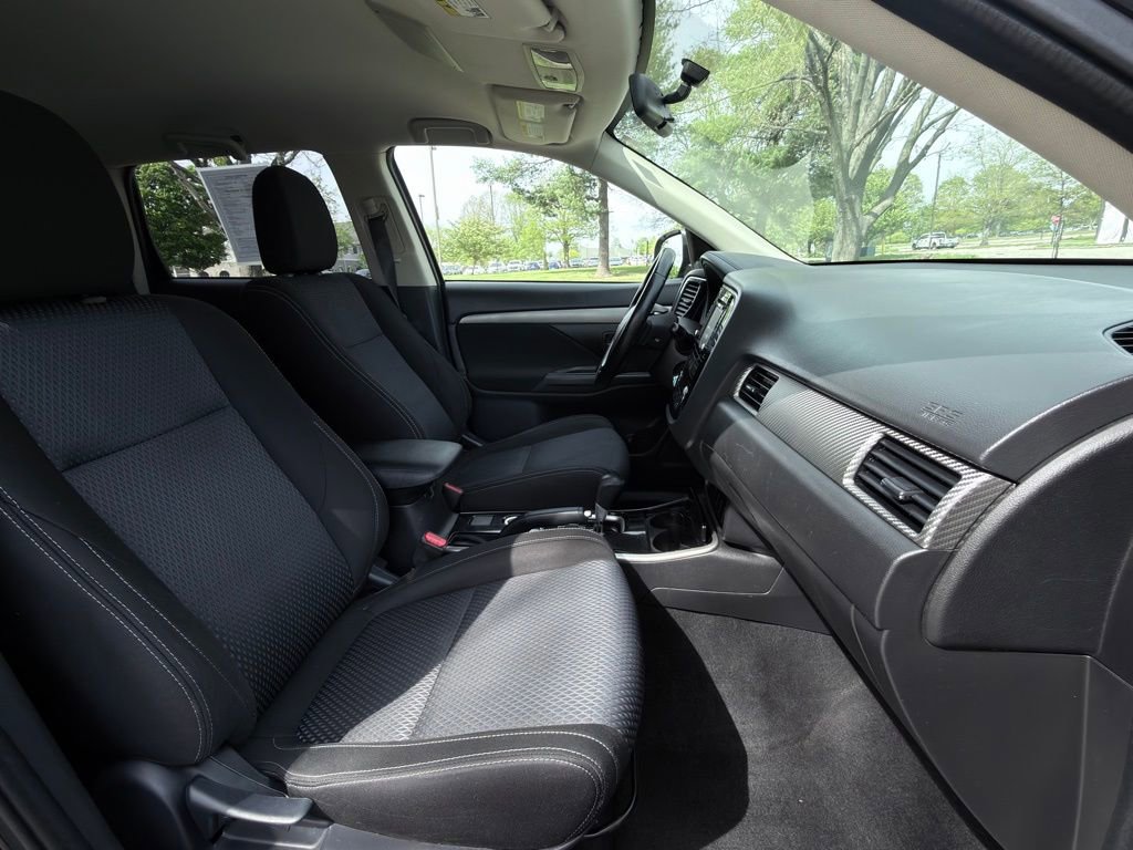 Used 2017 Mitsubishi Outlander ES AWD/4WD image 23