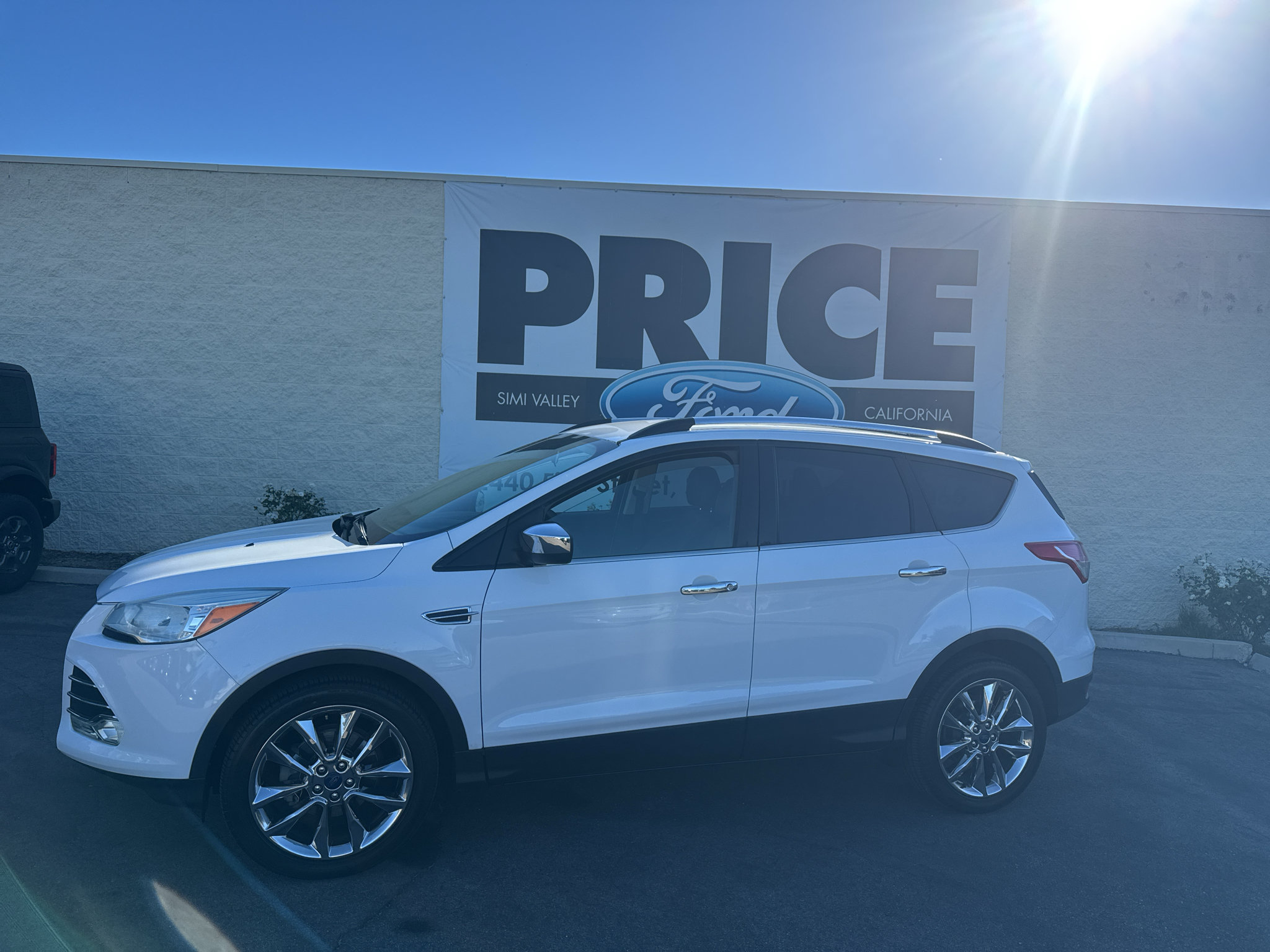 Used 2015 Ford Escape SE w/ SE Chrome Package FWD image 2