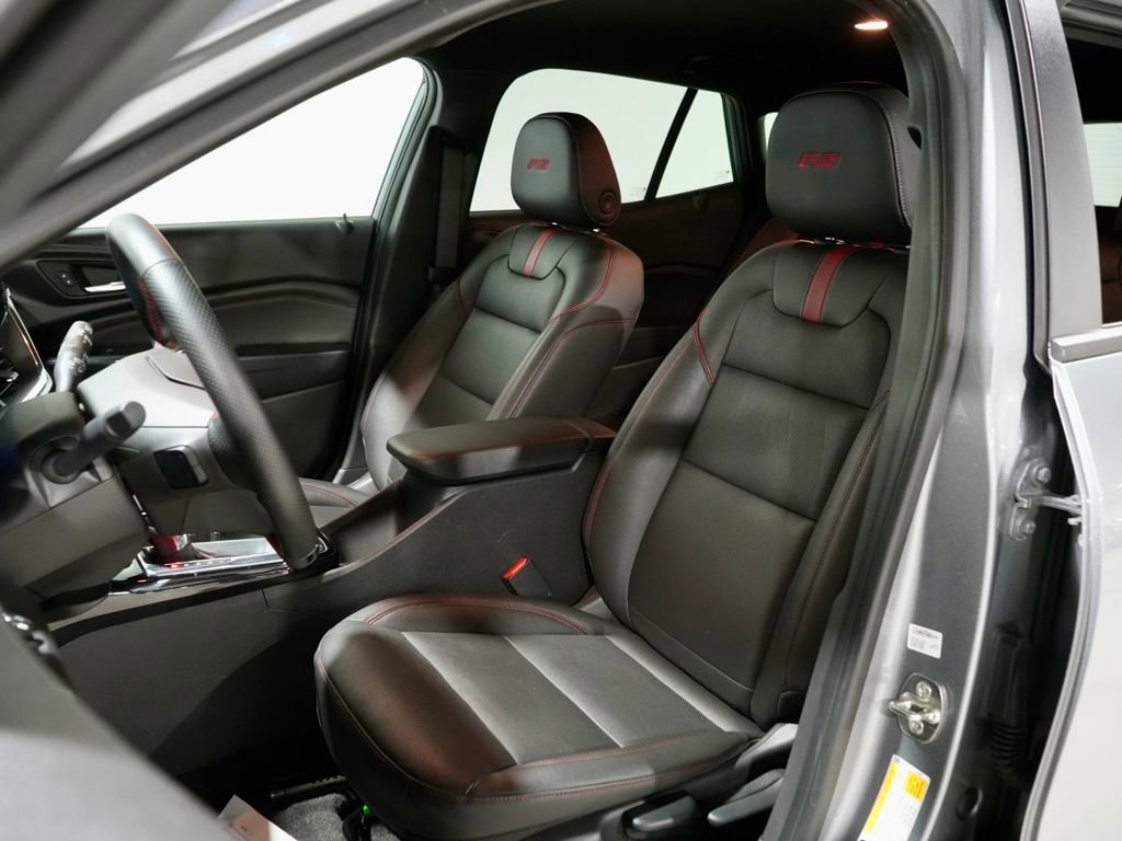 Used 2025 Chevrolet Trax RS w/ Driver Confidence Package image 3