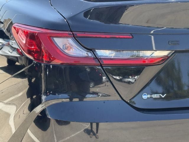Used 2025 Toyota Camry SE FWD image 6