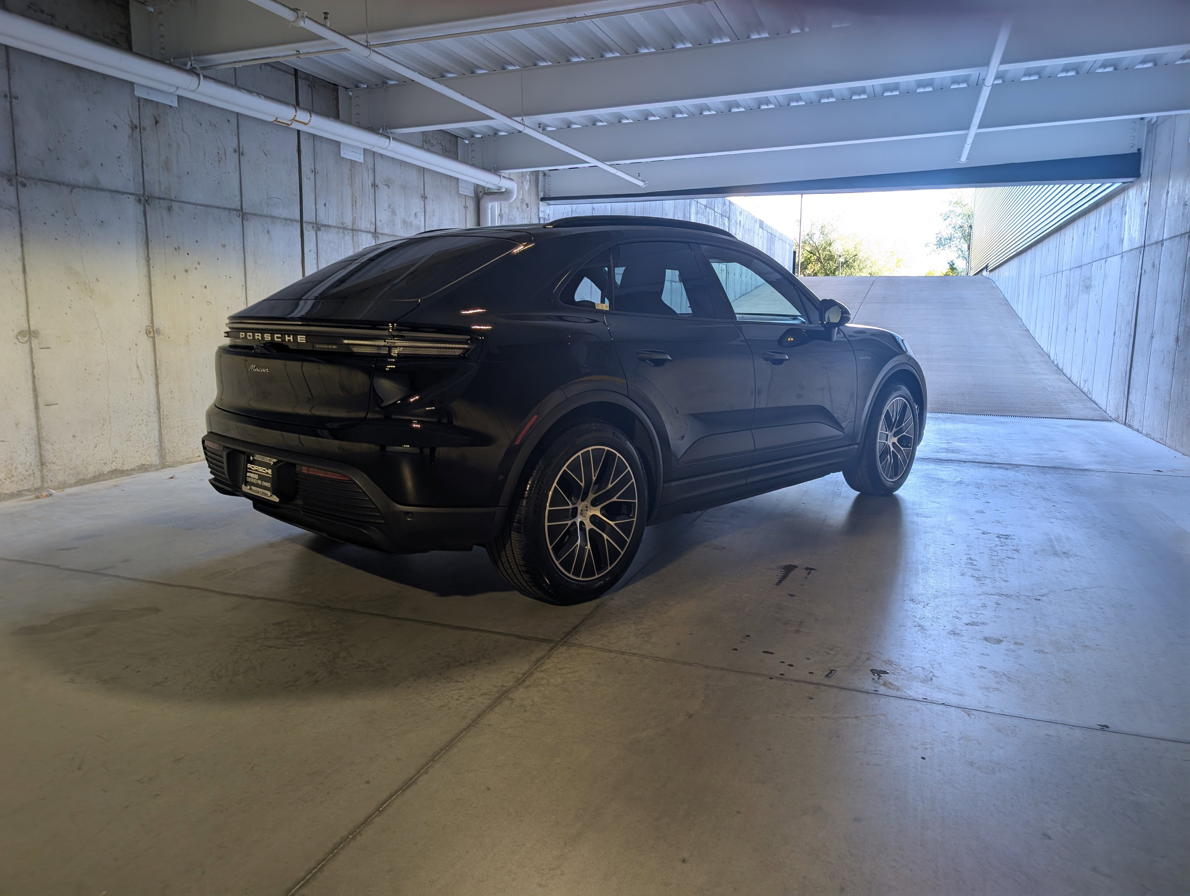 Used 2025 Porsche Macan Electric image 9