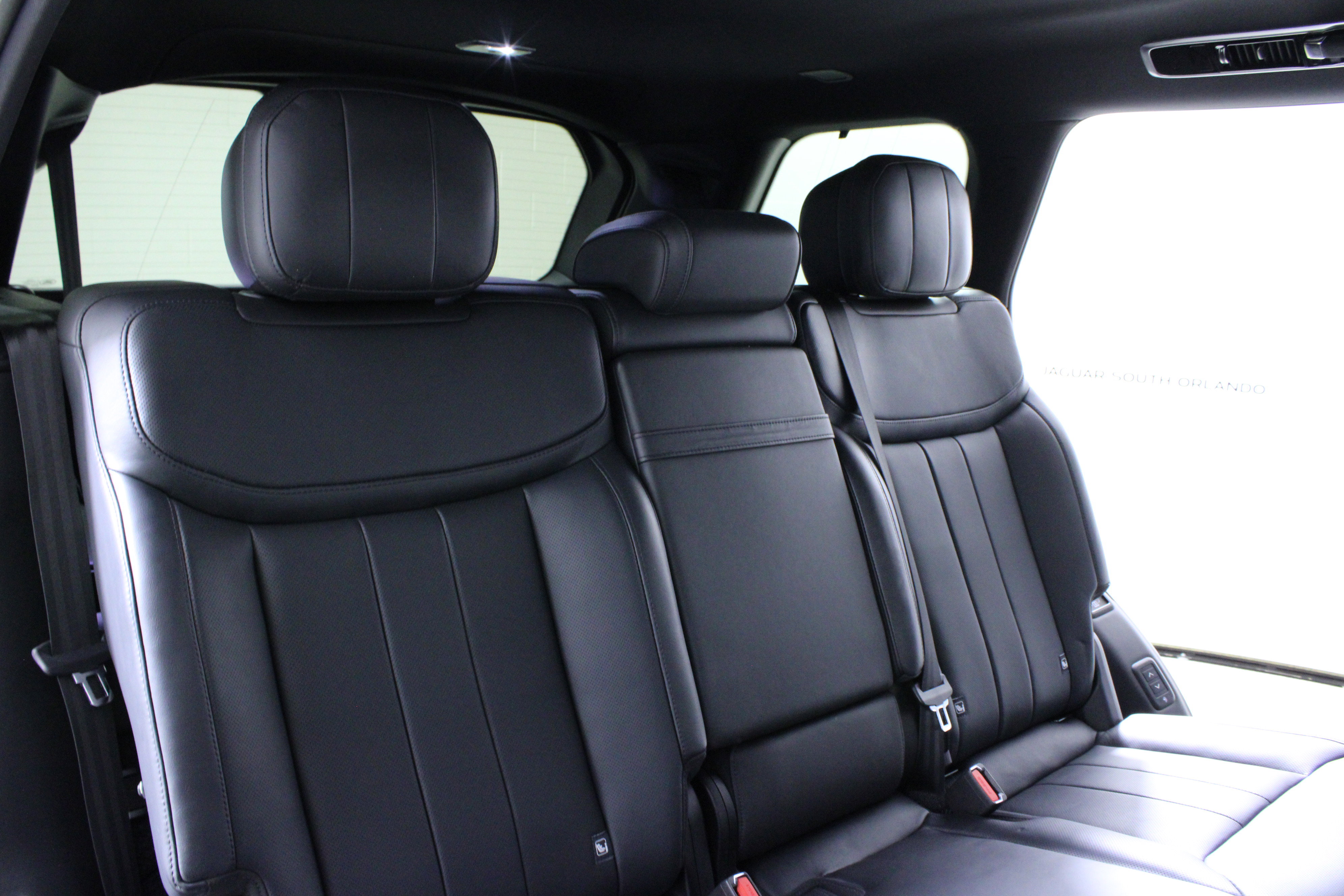 Used 2023 Land Rover Range Rover Long Wheelbase SE image 15