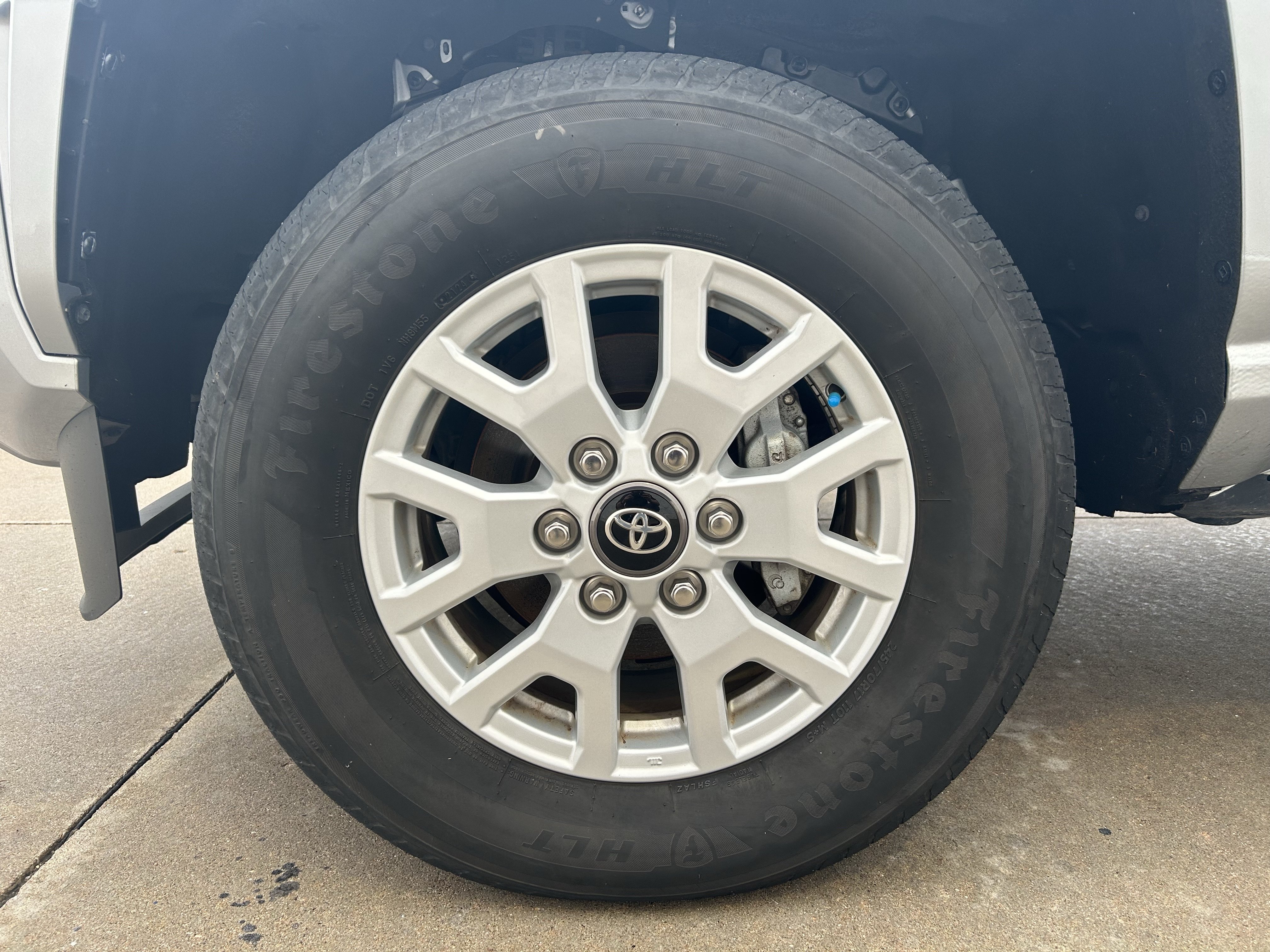 Certified 2024 Toyota Tacoma SR5 AWD/4WD image 11