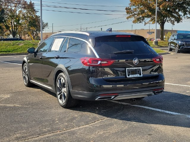 Used 2018 Buick Regal Essence w/ Sights and Sounds Package AWD/4WD image 3