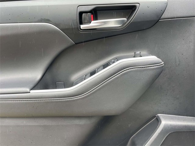 Used 2022 Toyota Highlander XLE image 17
