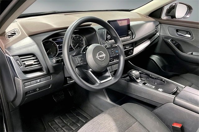 Used 2023 Nissan Rogue SV image 16