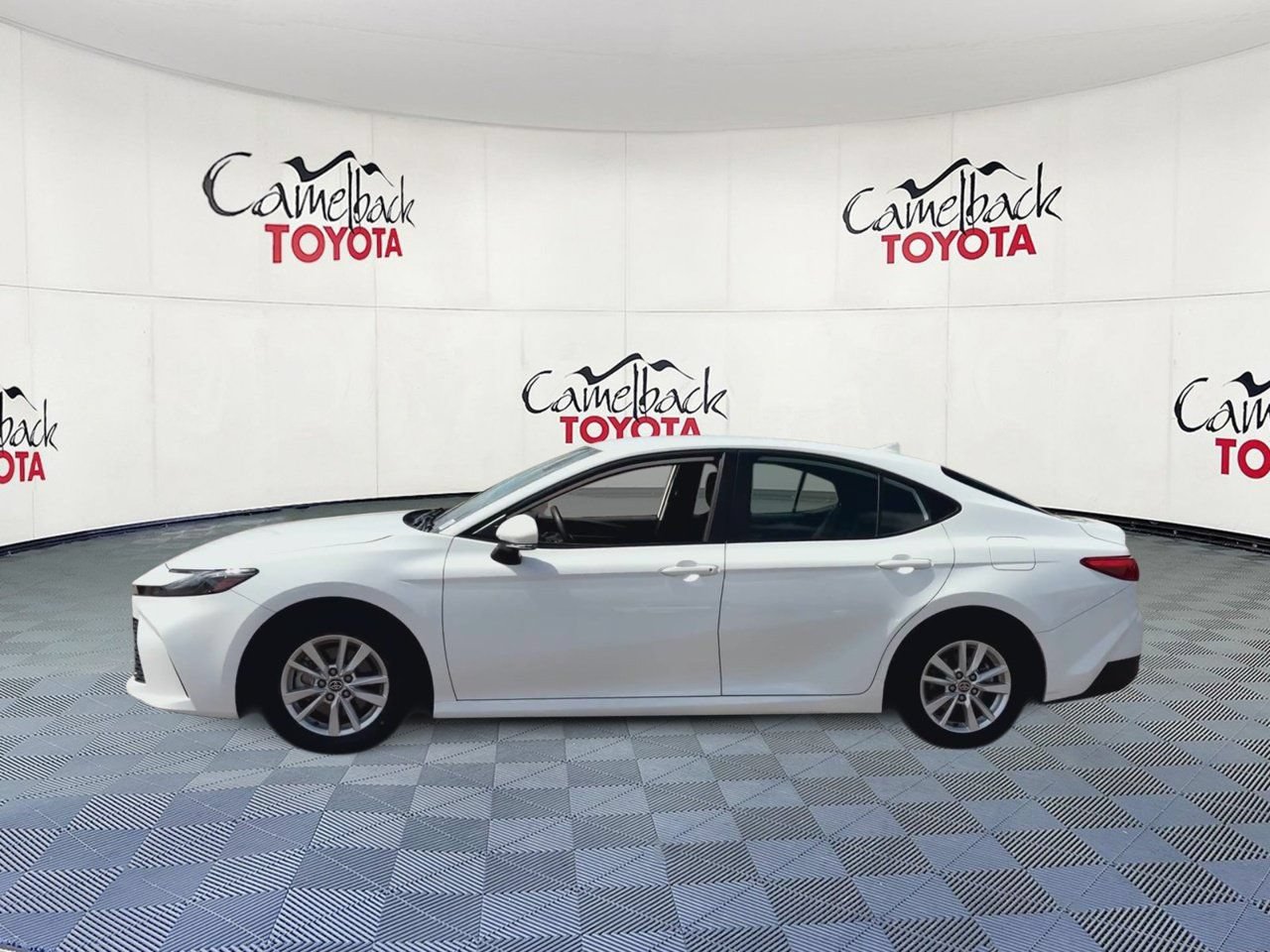 Used 2025 Toyota Camry LE FWD image 8