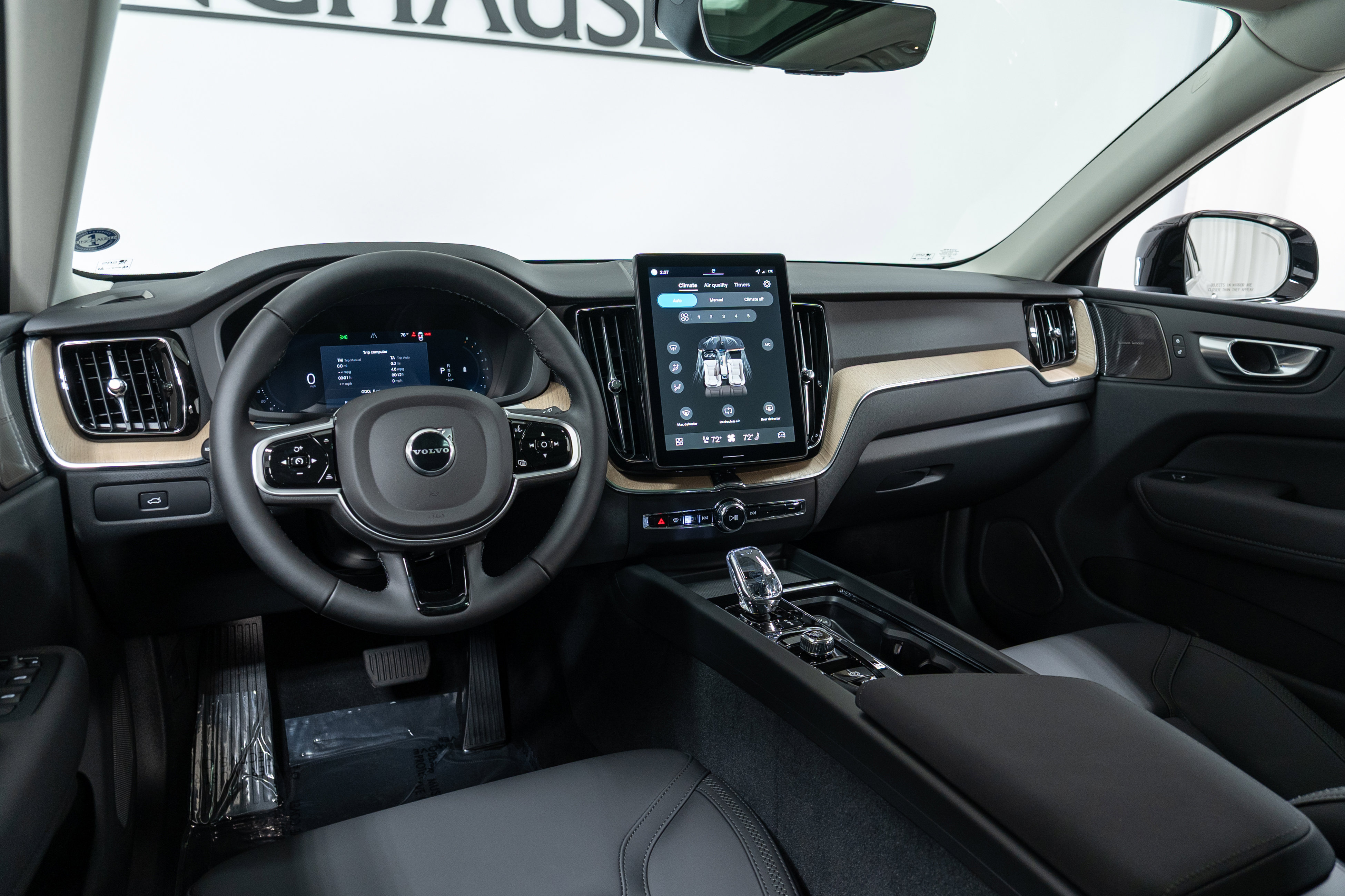 New 2026 Volvo XC60 B5 Plus w/ Climate Package image 16