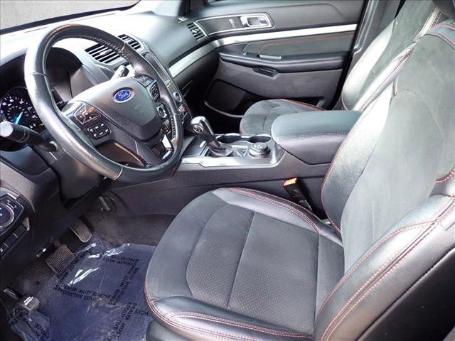 Used 2019 Ford Explorer XLT w/ Equipment Group 202A AWD/4WD image 12