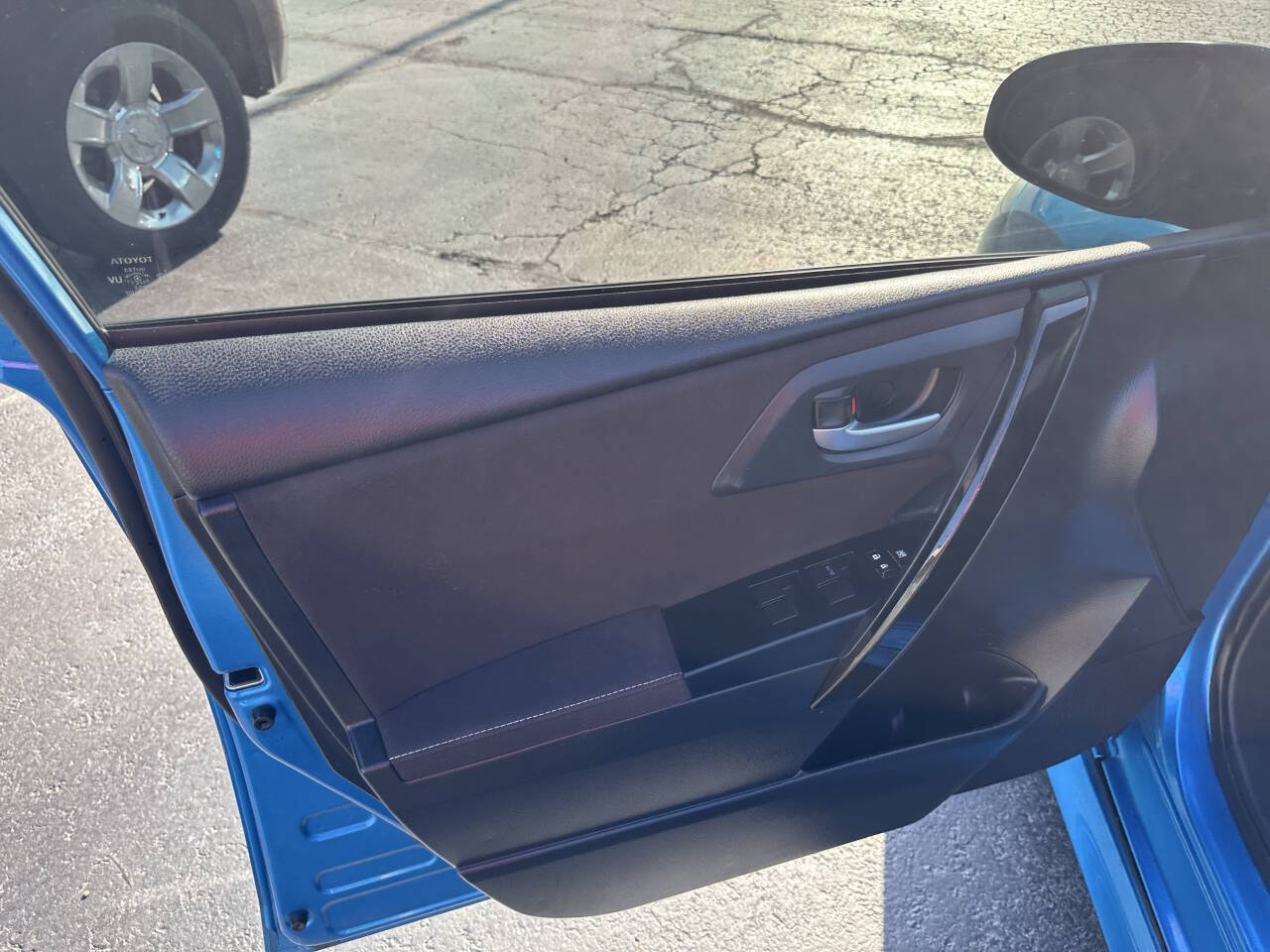 Used 2017 Toyota Corolla iM FWD image 12