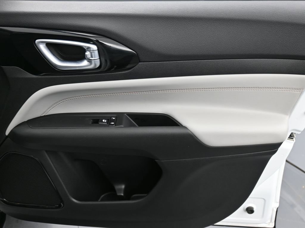 Certified 2022 Jeep Compass Limited image 17