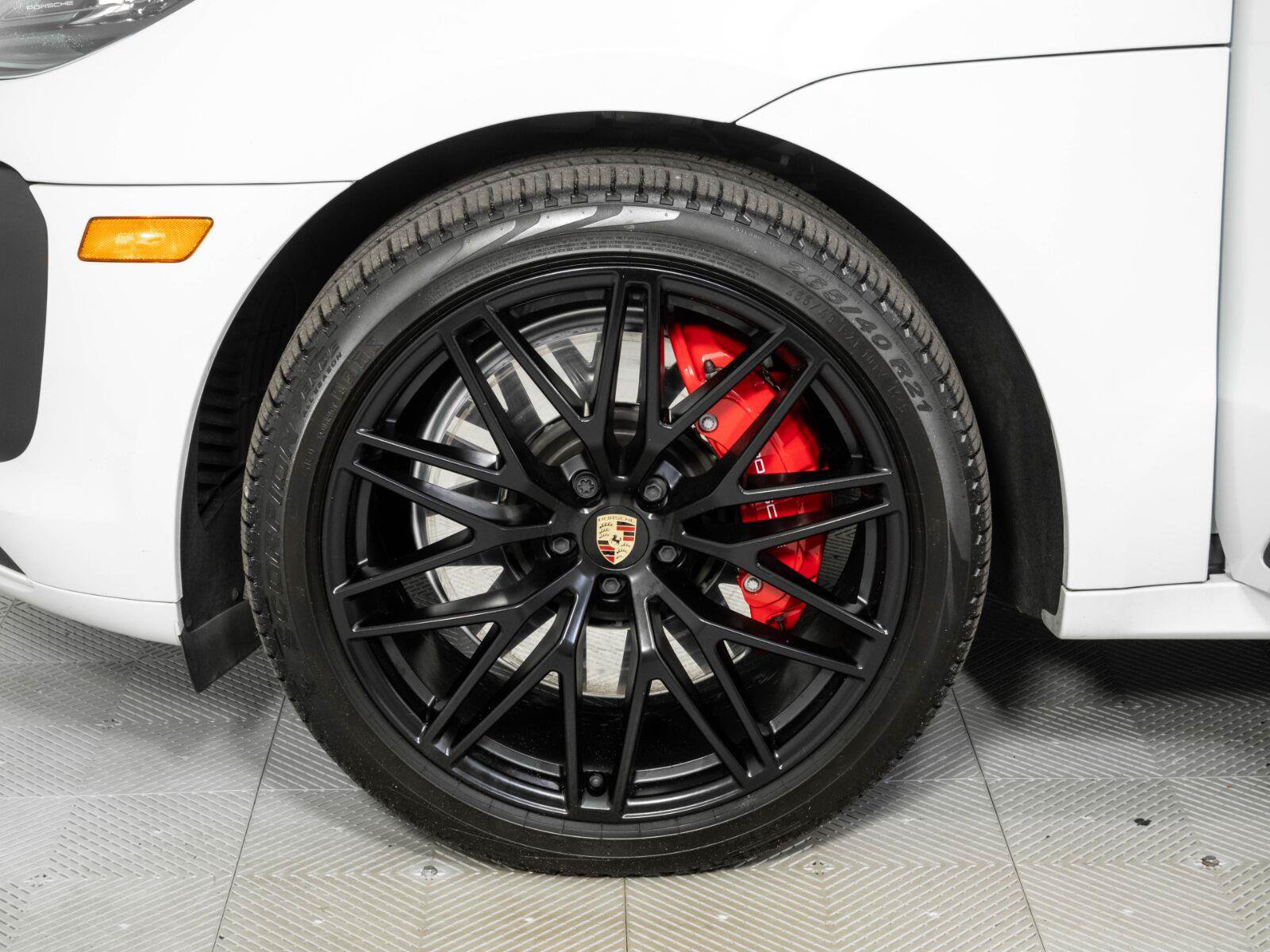 Certified 2024 Porsche Macan GTS w/ Premium Plus Package AWD/4WD image 38