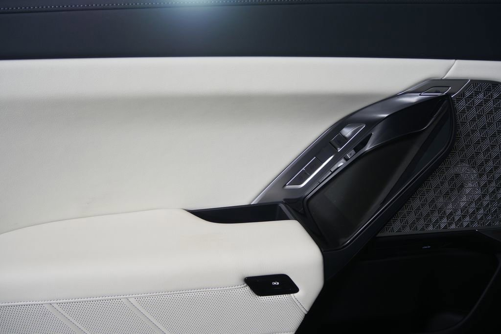 Certified 2023 BMW 760i xDrive w/ Executive Package image 14