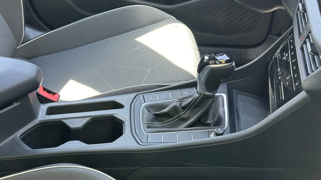 Used 2025 Volkswagen Jetta Sport image 4