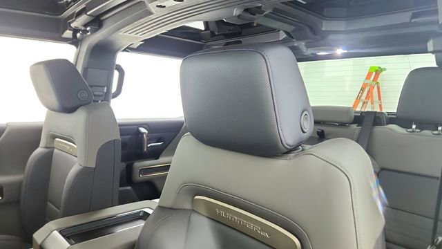 Used 2025 GMC Hummer EV 2X w/ LPO, Sport Package image 34